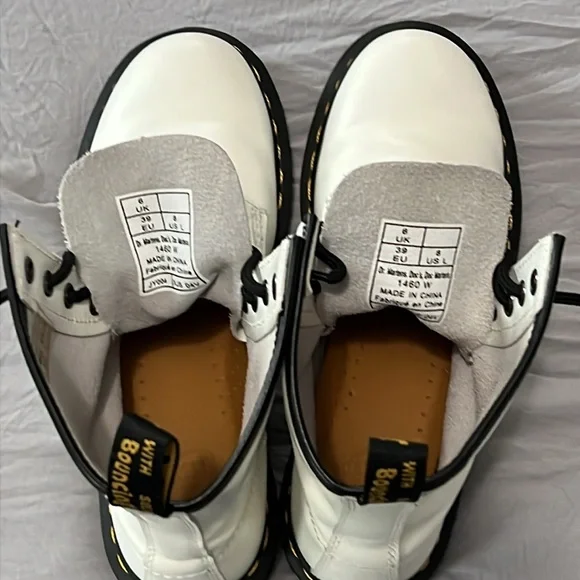 Doc Martens 1460 Smooth Leather White Combat Boots (Like New) - Picture 10 of 10